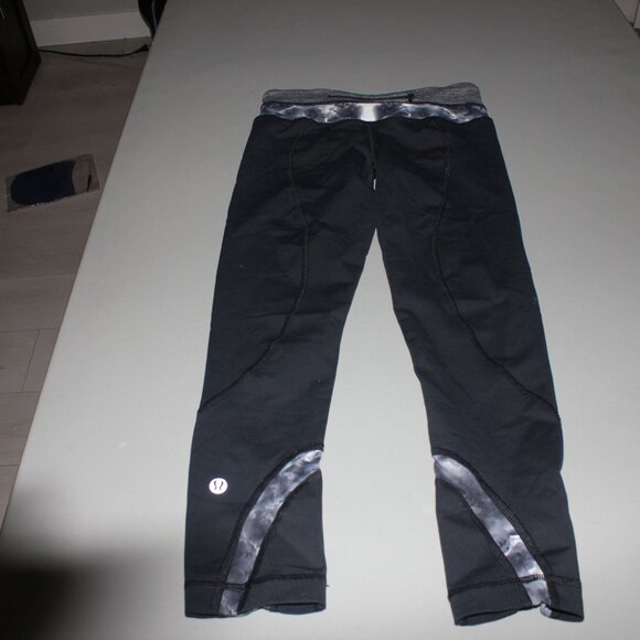 Black Lululemon Running Capris Size 2 - Picture 4 of 10